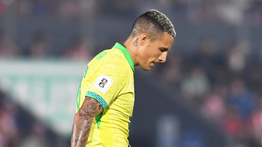 Arana se lamenta durante Paraguai x Brasil, confronto das Eliminatórias Arana se lamenta durante Paraguai x Brasil, confronto das Eliminatórias