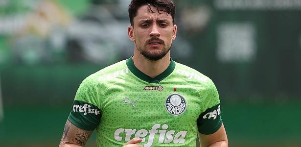 Retorno iminente de Piquerez intensifica disputa na lateral do Palmeiras.