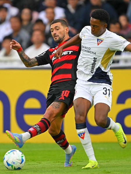 Arrascaeta em ação durante jogo entre LDU e Flamengo na Libertadores Arrascaeta em ação durante jogo entre LDU e Flamengo na Libertadores