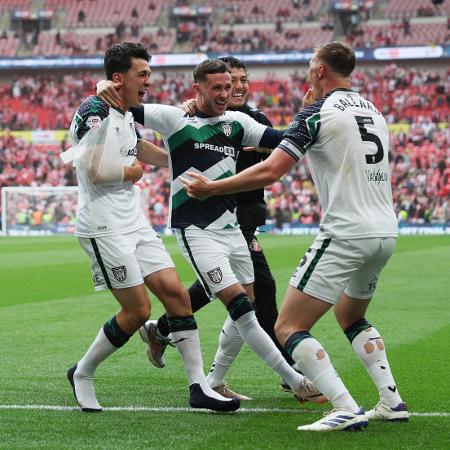 Jogadores do Sunderland comemoram vitória nos playoffs de acesso à Premier League Jogadores do Sunderland comemoram vitória nos playoffs de acesso à Premier League