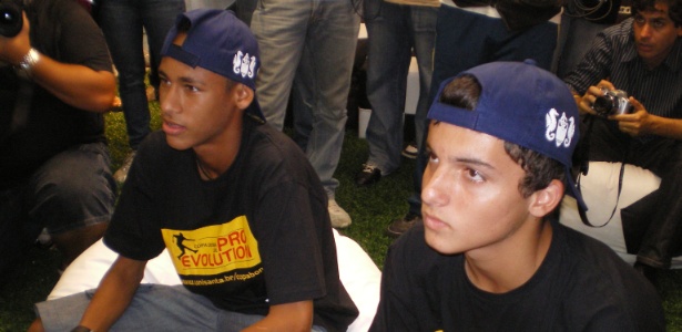 Neymar e Jean Chera em evento de marketing do Santos em março de 2009 - Samir Carvalho/UOL Esporte