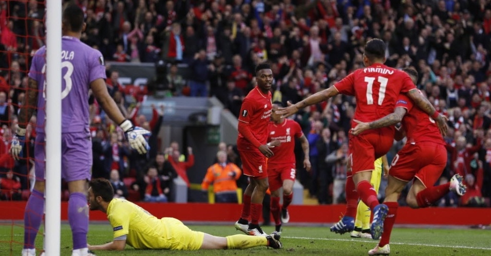 Roberto Firmino participou dos três gols do Liverpool contra o Villarreal na semifinal da Liga Europa
