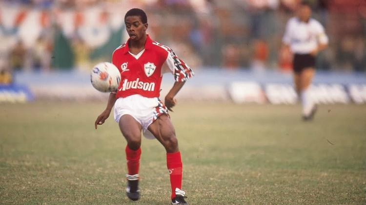 Dener em partida entre Portuguesa e Corinthians nos anos 90 Dener em partida entre Portuguesa e Corinthians nos anos 90