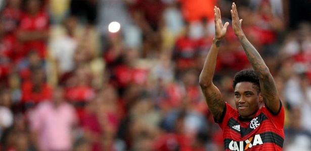 Fla corre para regularizar Vitinho que poderá estrear contra o Grêmio nesta quarta