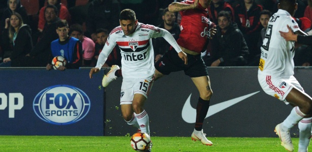 Liziero em ação pelo São Paulo durante partida contra o Colón - REUTERS/Sebastian Granata
