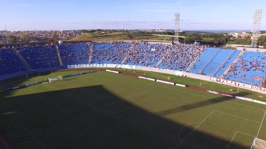 Estádio do Café, em Londrina, durante partida da equipe da casa contra o Athlético-PR - Reprodução/TV Londrina EC