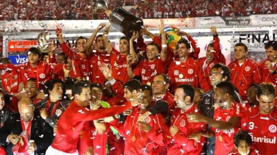 Bolivar comemora título do Inter na Libertadores 2010. Hoje será adversário pelo Noia - Jefferson Bernardes/Vipcomm