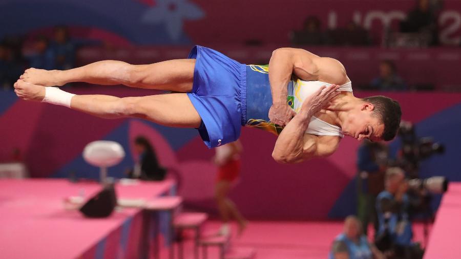 Caio Souza compete na eliminatória da prova de salto pela ginástica artística do Pan de Lima - REUTERS/Ivan Alvarado