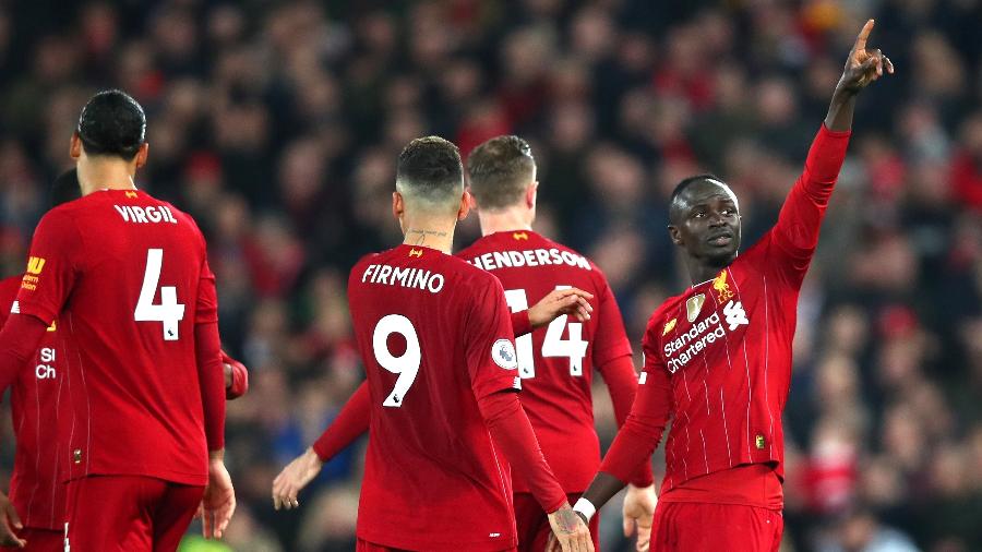 Sadio Mané comemora gol que abriu o placar para o Liverpool diante do Wolverhampton - Clive Brunskill/Getty Images