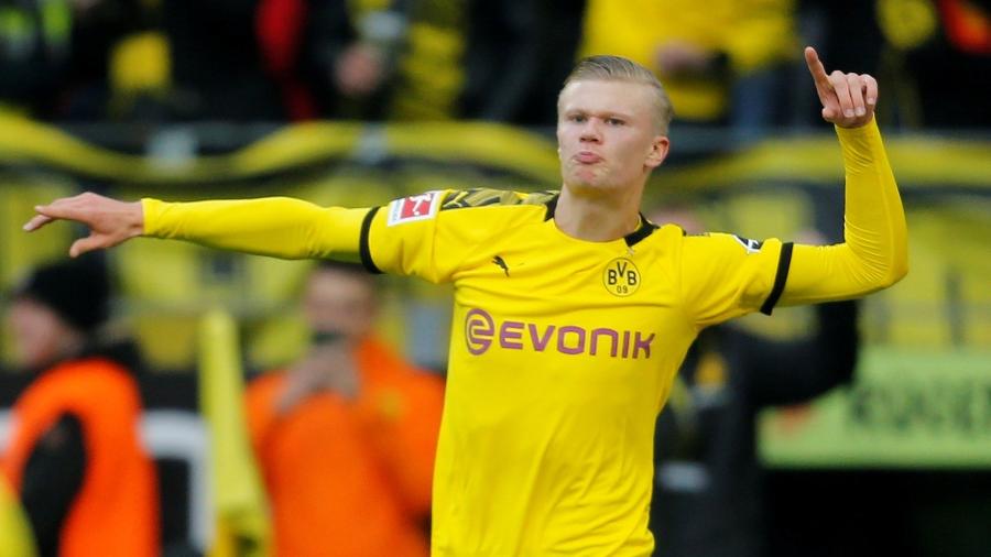Haaland comemora um de seus sete gols com a camisa do Borussia Dortmund - REUTERS/Leon Kuegeler