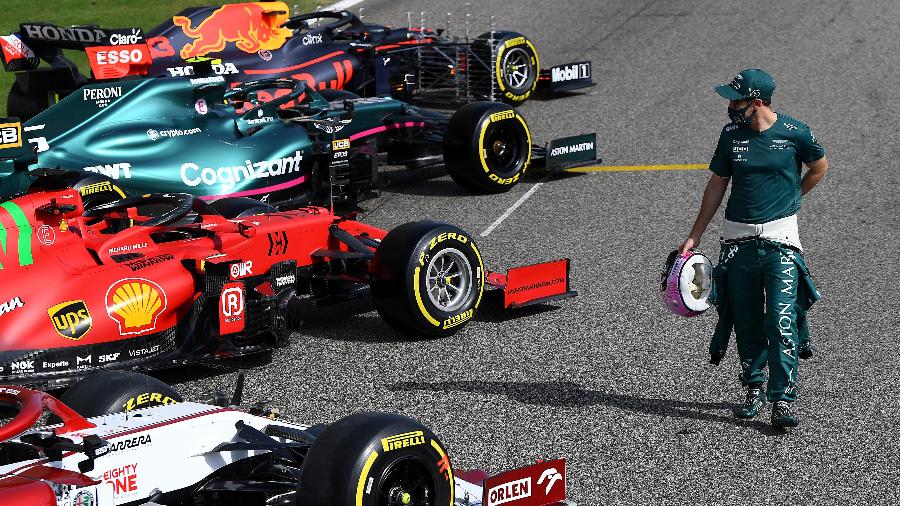 Carros da temporada 2021 enfileirados para sessão de fotos na pré-temporada da Fórmula 1 de 2021 - Clive Mason - Formula 1 via Getty Images