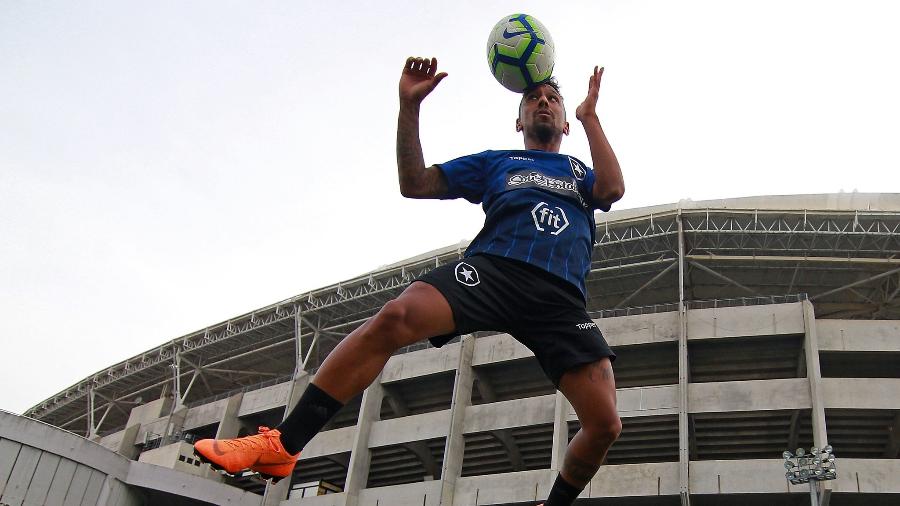 Atacante Biro Biro tem futuro incerto no futebol dois anos após mal súbito no Botafogo - Vitor Silva / Botafogo
