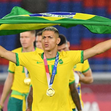Richarlison foi medalha de ouro com a seleção brasileira nas Olimpíadas de Tóquio - TIZIANA FABI/AFP