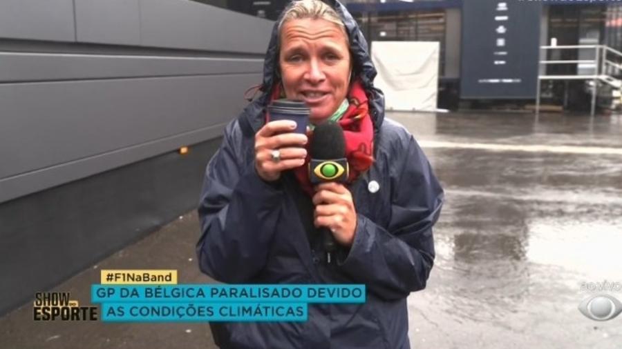 Repórter Mariana Becker toma chá e brinca nos bastidores do GP da Bélgica - Reprodução/Twitter