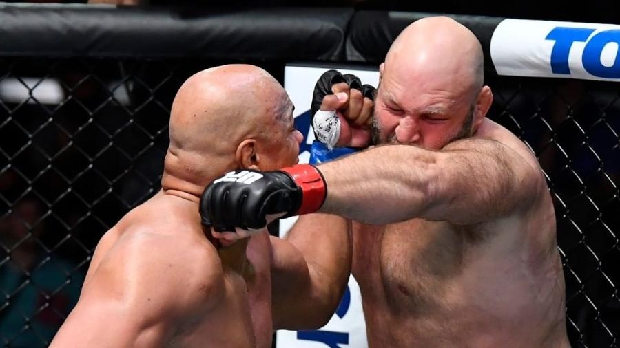 Brutalidade pura! Marcos "Pezão" nocauteia Rothwell em 32 segundos no UFC - Divulgação UFC