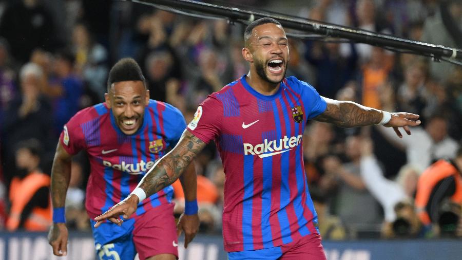 Memphis Depay, do Barcelona, celebra gol sobre o Celta de vigo no Espanhol - LLUIS GENE / AFP