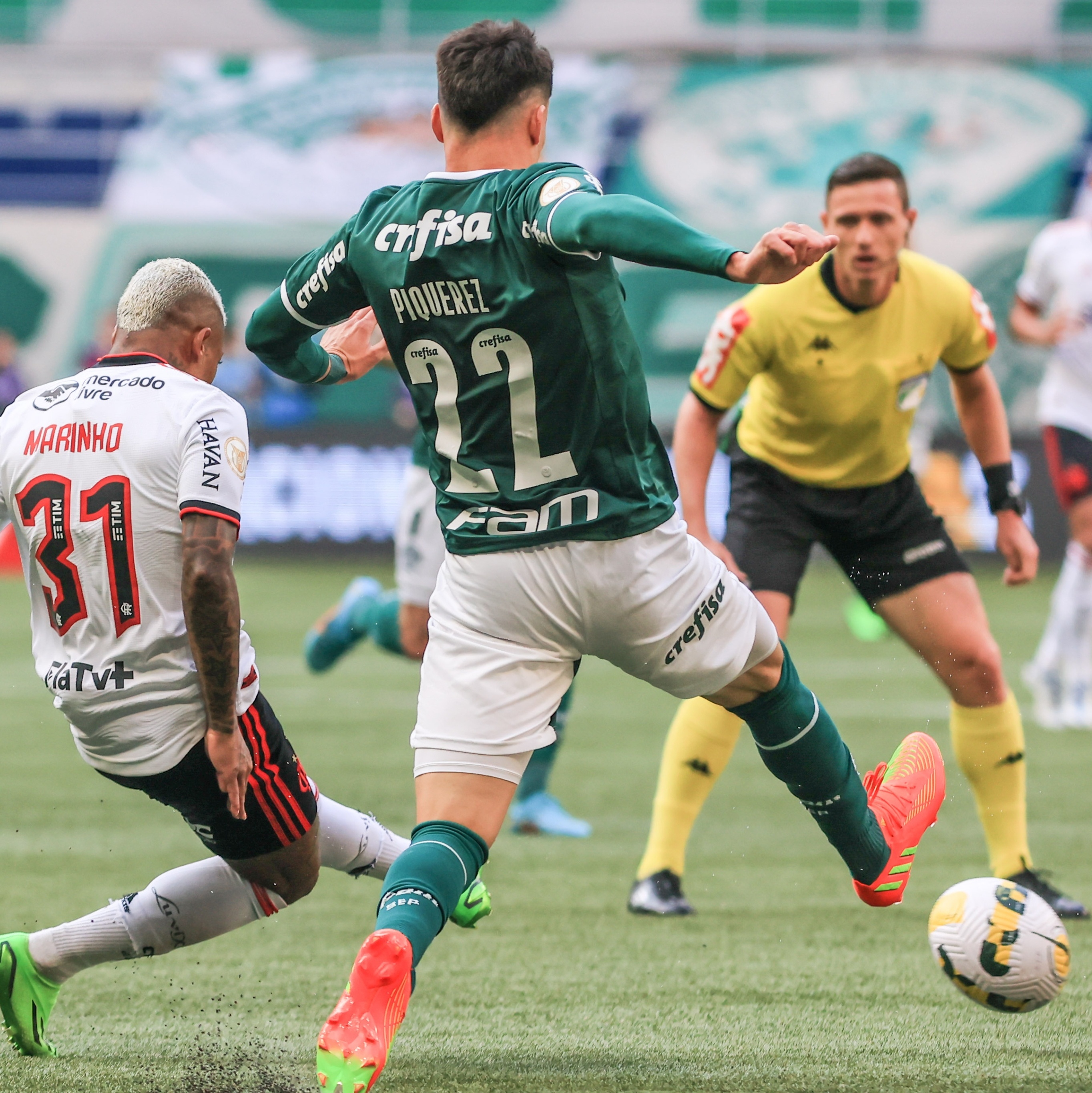 Agora pelo Flamengo, Marinho projeta jogo com o Palmeiras, rival