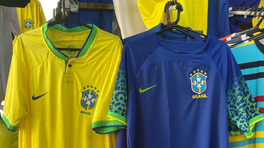 Camisa azul da Seleção "substituiu" a amarelinha no gosto dos torcedores na Copa do Mundo de 2022 - Caio Blois/UOL
