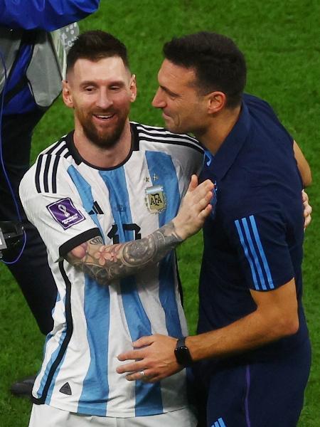 Messi e Scaloni, da Argentina, após vitória sobre a Croácia pela Copa do Mundo