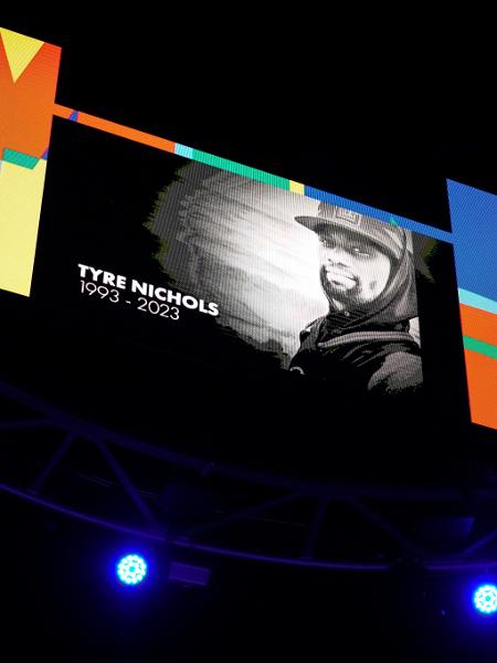 Homenagem a Tyre Nichols, homem negro morto em ação policial, durante Memphis Grizzlies x Minnesota Timberwolves pela NBA - David Berding/GETTY IMAGES NORTH AMERICA/Getty Images via AFP