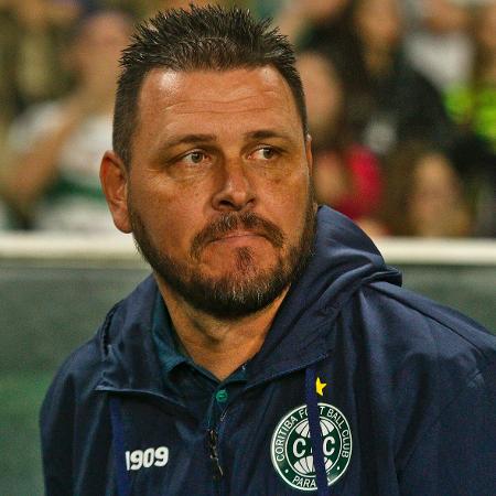 Thiago Kosloski, técnico interino do Coritiba, integra a comissão do Corinthians