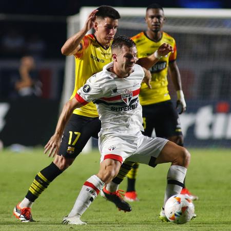 Galoppo em ação durante jogo do São Paulo contra o Barcelona-EQU, válido pela Libertadores