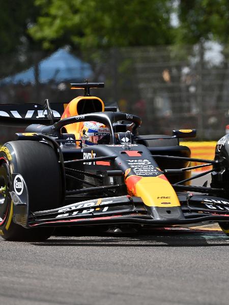 Max Verstappen liderando o GP da Emilia-Romagna Max Verstappen liderando o GP da Emilia-Romagna