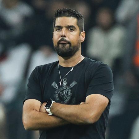 António Oliveira, técnico do Corinthians, durante a partida contra o Botafogo, pelo Brasileirão