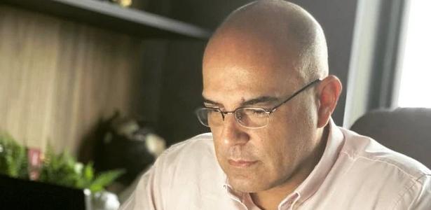 Novo diretor do Corinthians apoia Maroni em processo relacionado a casa noturna.