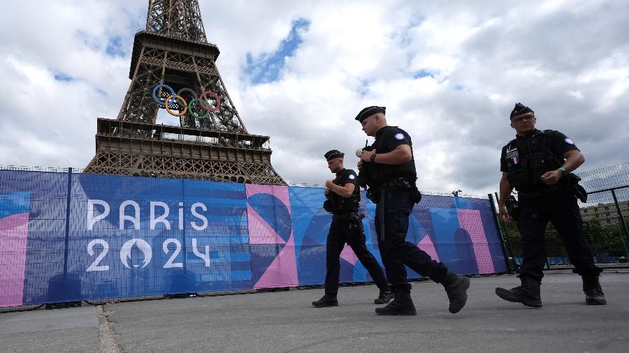 Polícia francesa durante as Olimpíadas de Paris 2024