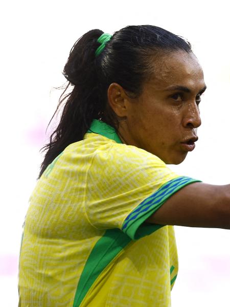 Marta, da seleção brasileira, em jogo contra a Espanha pelas Olimpíadas de Paris