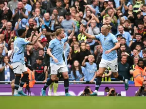 Haaland bate recorde com passe de Ederson, e City vence Brentford de virada