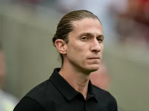 Filipe Luis pede fim de vaias a jogadores do Fla: 'Que cuidemos dos nossos'