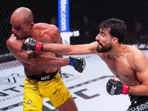 UFC 308: Victor Striker sofre sua primeira derrota em duelo contra rival invicto