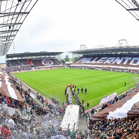 Millernton-Stadion, em Hamburgo, agora pertence aos torcedores do St. Pauli Millernton-Stadion, em Hamburgo, agora pertence aos torcedores do St. Pauli