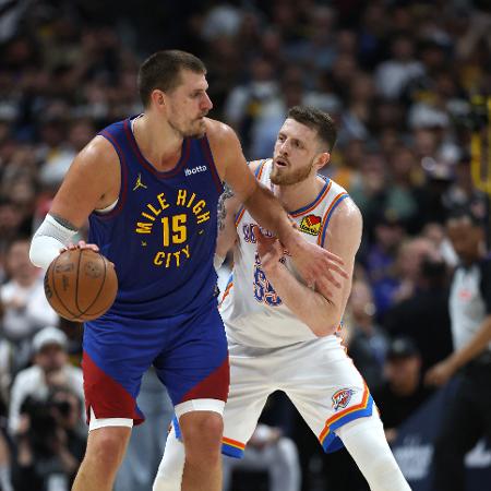 Nikola Jokic, dos Nuggets, em ação contra o OKC Thunder, pelos Playoffs da NBA Nikola Jokic, dos Nuggets, em ação contra o OKC Thunder, pelos Playoffs da NBA