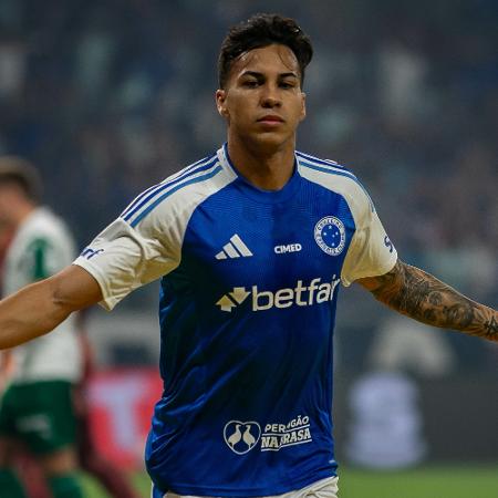 Kaio Jorge comemora após marcar pelo Cruzeiro contra o Palmeiras, pelo Brasileirão