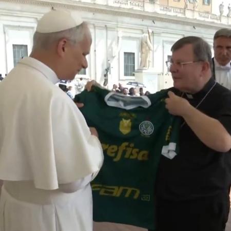 Papa Leão 14 recebe camisa do Palmeiras Papa Leão 14 recebe camisa do Palmeiras