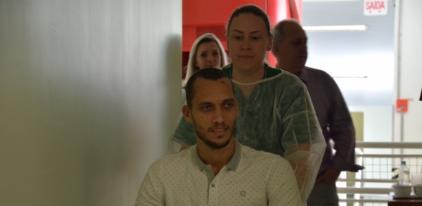 Neto se encaminha para dar declaração antes de alta - Divulgação - Divulgação