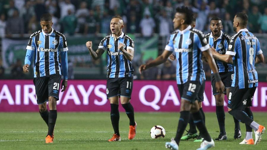 Everton comemora gol do Grêmio contra o Palmeiras nas quartas de final da edição 2019 da Libertadores - Marcello Zambrana/AGIF