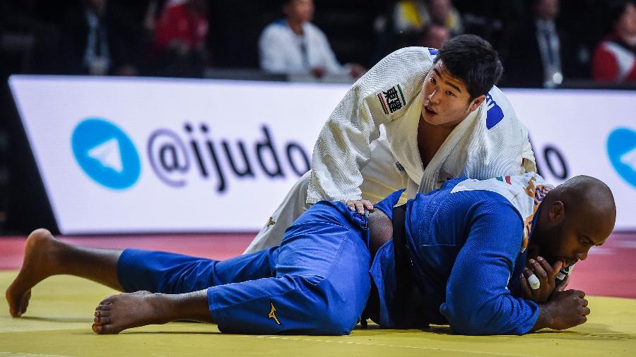 Teddy Riner perde para Kokoro Kageura, no Grand Slam de Paris - LUCAS BARIOULET/AFP