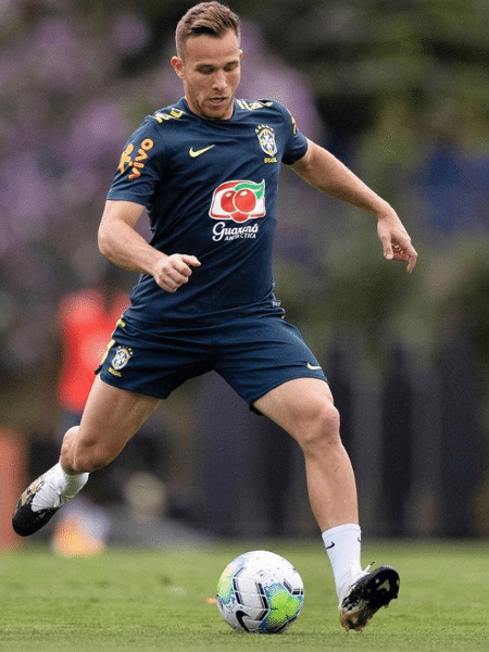 Arthur marcou o primeiro gol do Brasil contra o Uruguai - Reprodução