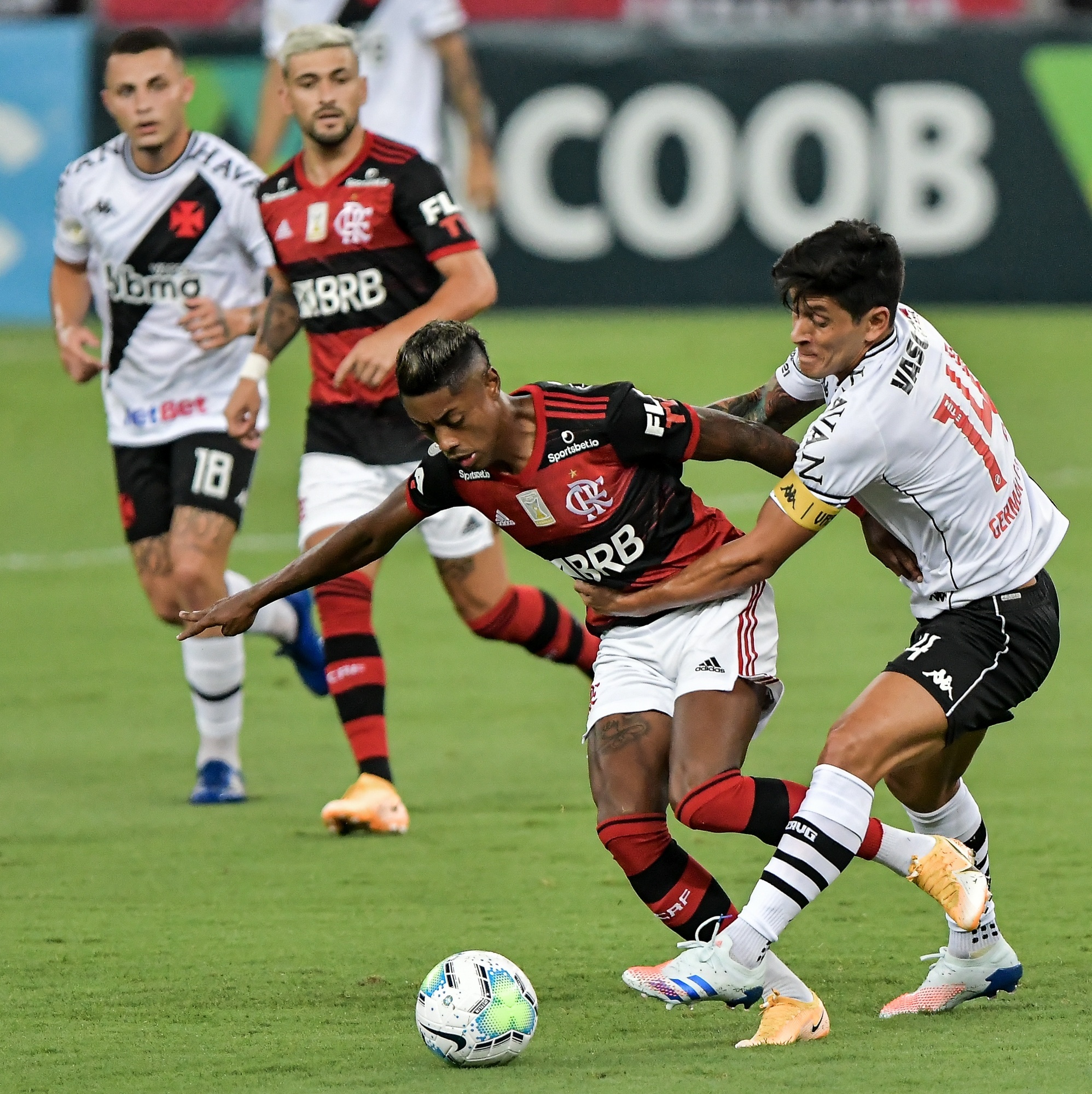 Vasco x Flamengo: como assistir ao clássico na CazéTV ou Twitch