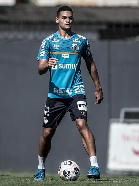 Kaiky, zagueiro do Santos, durante treino no CT Rei Pelé. - Ivan Storti/Santos FC