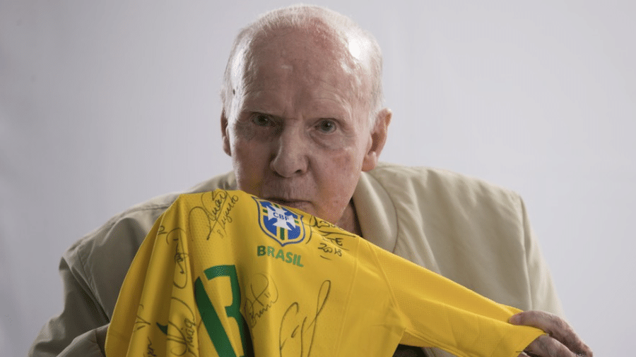Zagallo, com camisa da seleção brasileira - LUCAS FIGUEIREDO/CBF