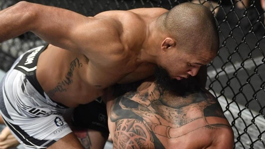 Saimon Oliveira perde para Tony Gravely no UFC 270, em Anaheim (EUA) - Reprodução/Instagram