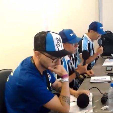 Jornalista Farid Germano Filho (centro) desmaiou ao vivo em transmissão do jogo do Grêmio - Reprodução/Twitter @gremiosincero_