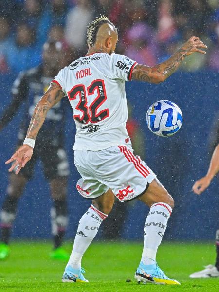 Vidal em ação pelo Flamengo no duelo diante do Del Valle, pela Recopa Sul-Americana - Rodrigo BUENDIA / AFP