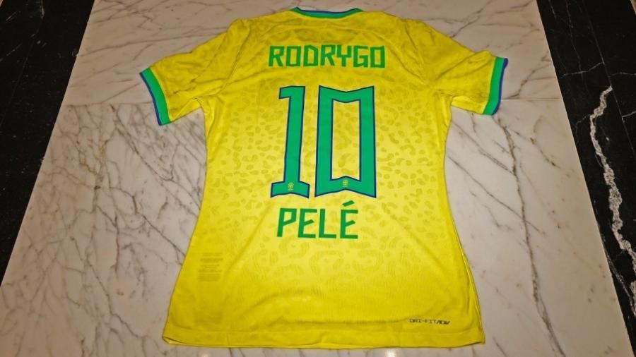 Camisa da seleção brasileira em homenagem a Pelé