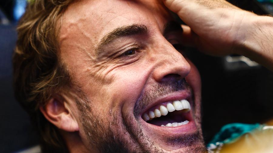Mesmo com queda da Aston Martin nas últimas provas, Fernando Alonso é terceiro no campeonato